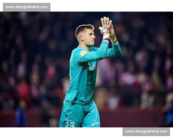 前国门力挺霍安・加西亚：西班牙人应感谢青训门将，转会巴萨不应成背叛