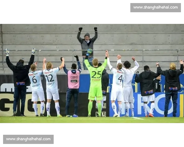 红钻球迷燃情助威，一场胜利能否点燃球队斗志